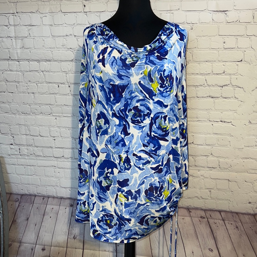 2X Dana Buchman draped neck long sleeve tunic top. Has rouching on left …